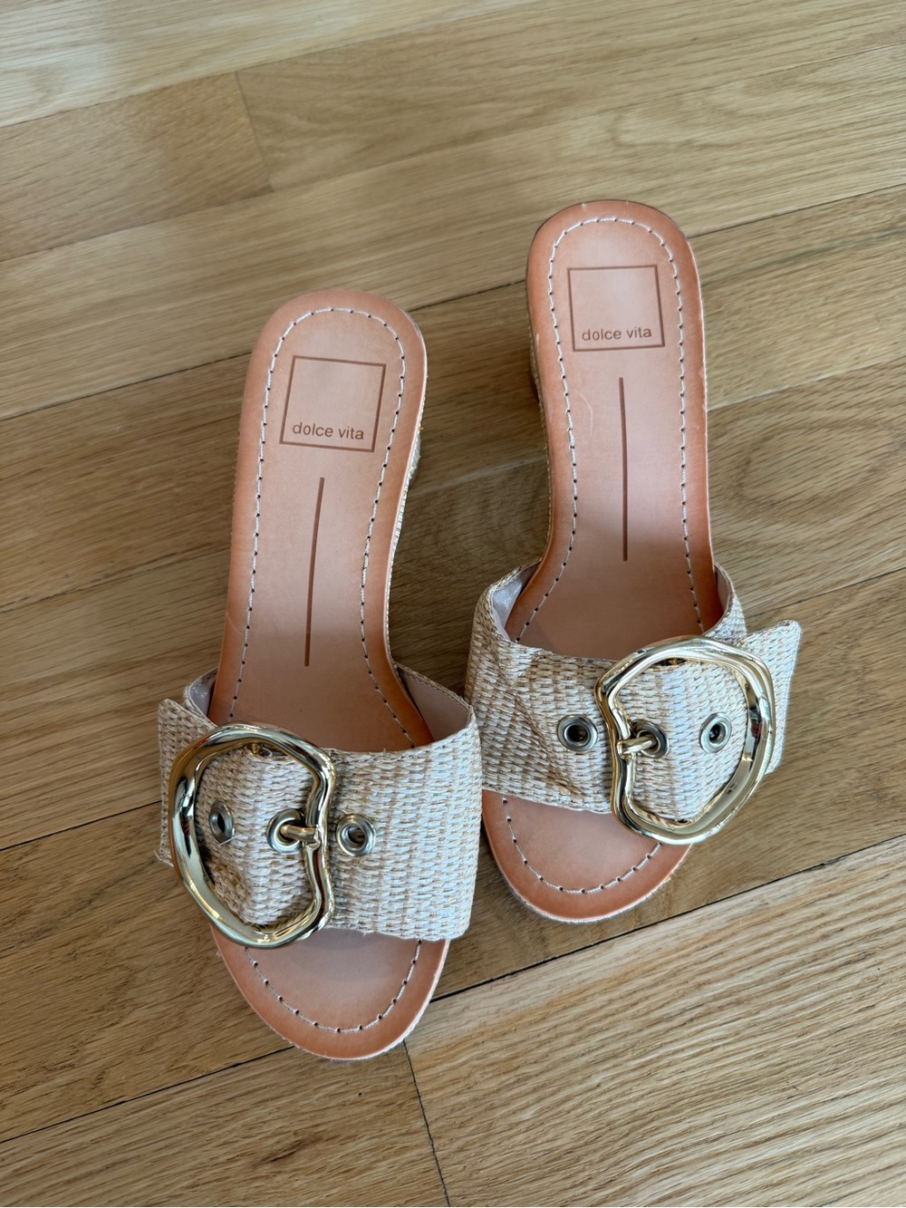 Dolce Vita Cream Woven Mule Sandals with Gold Buckle - Size 6 - Picture 2 of 4